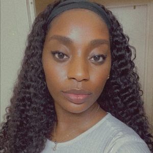 Meet your Posher, Kentaja